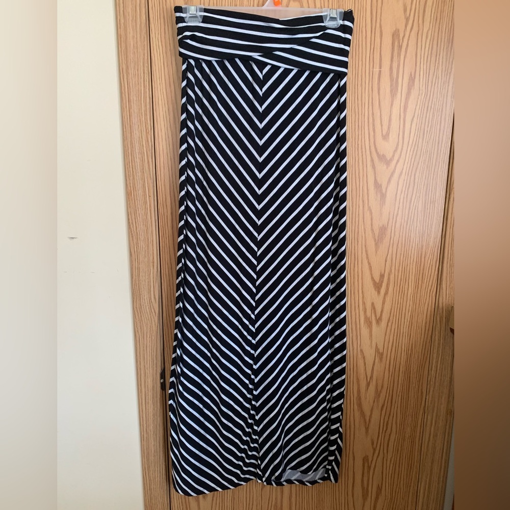 🍉Maxi skirt XS, George, chevron stripes, black and white, a-line, EUC
